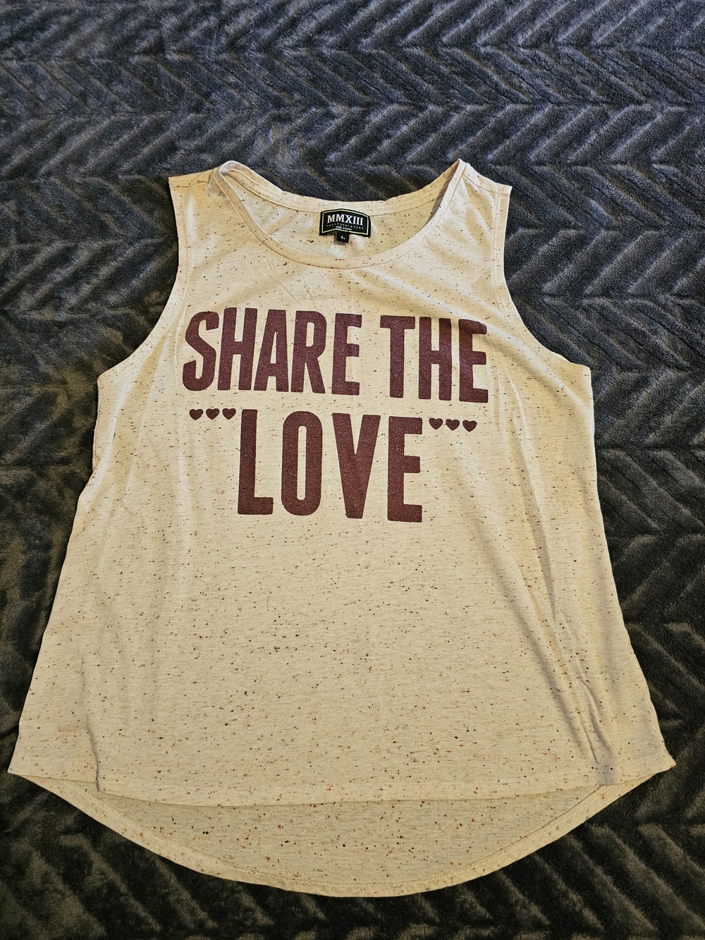 🤍❤️ “Share The Love” Graphic Tank – Women’s Large ❤️🤍